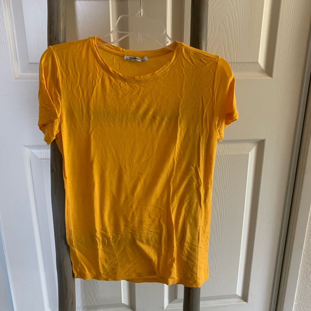 mustard yellow tee